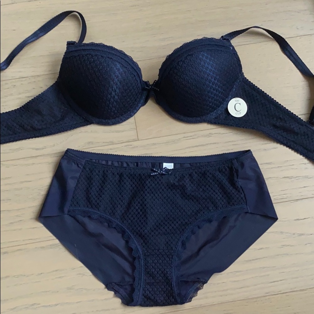 Korean lingerie brand Bra and panty set in 34C
